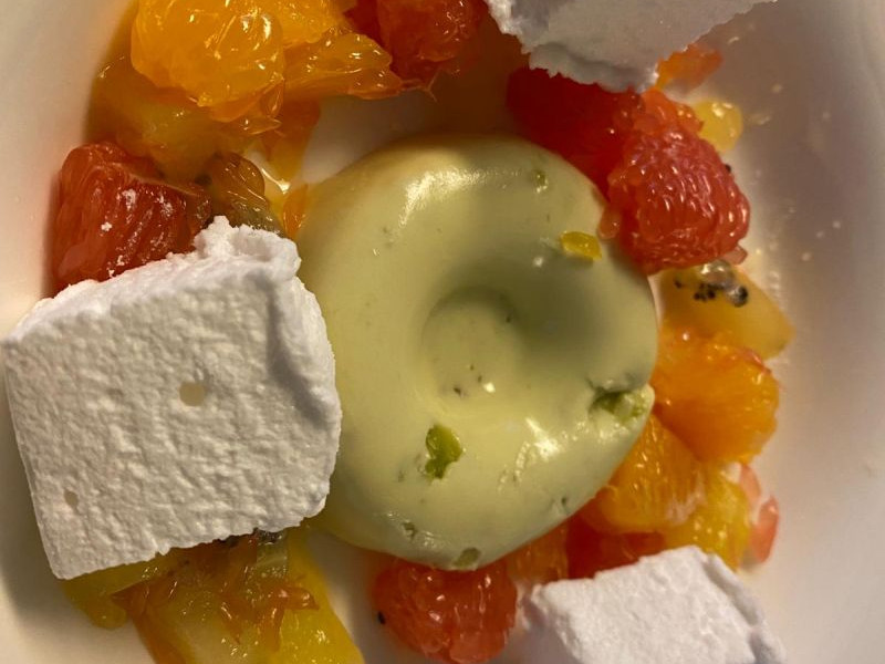 Avocadoring met marshmallows van gin-tonic en citrusfruit.