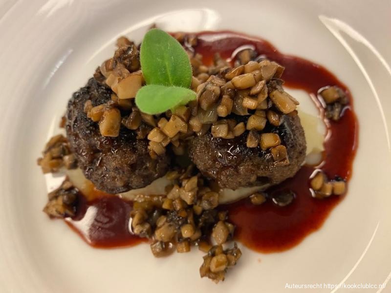 Balletje van wildzwijn met truffel en puree van aardperen