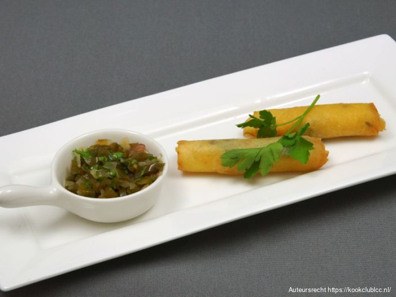 Kaassigaartjes met groene paprika-peterseliechutney