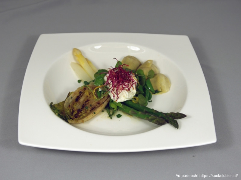 Salade van artisjok met witte en groene asperge