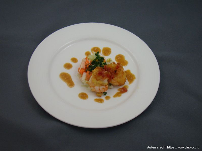 Krokante gamba's met Aziatische groentesalade en sesam vinaigrette