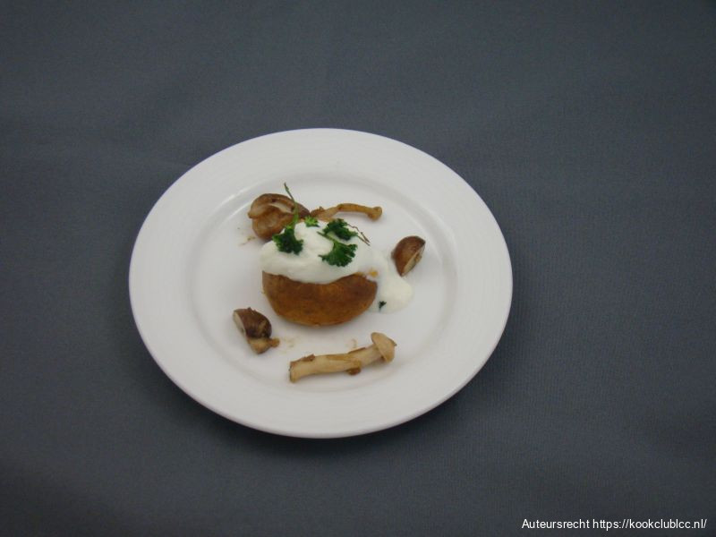 Scones van zoete aardappel met paddenstoelen
