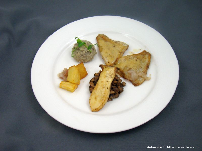 Tarbot met knolselderij, lardo en paddenstoelen