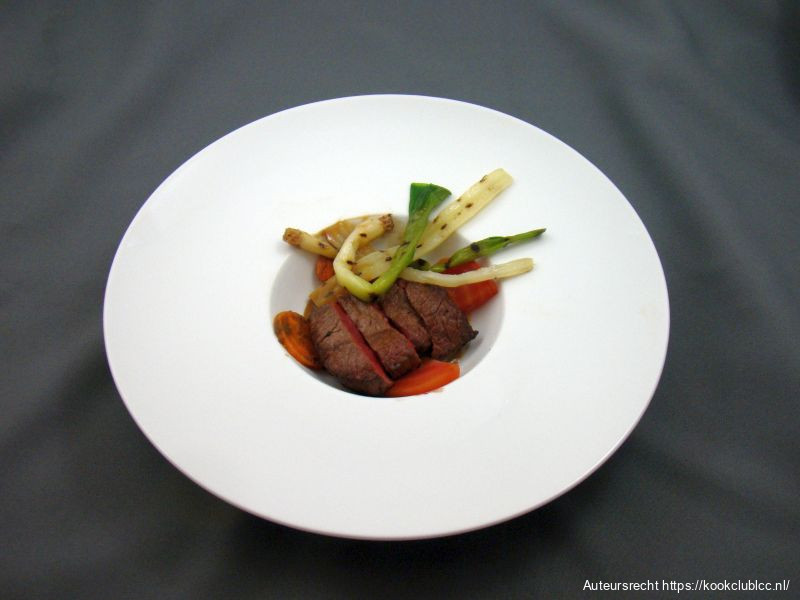 Biefstuk met bosui en mosterdsaus