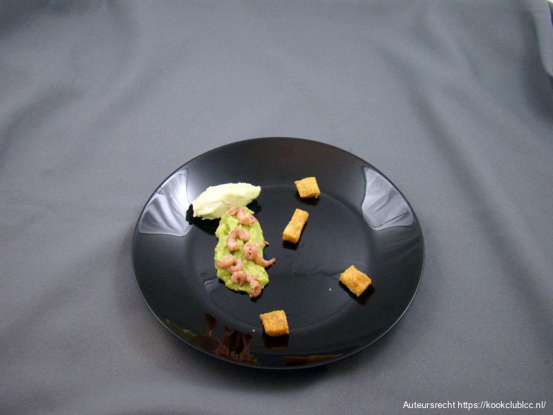 Garnalen met komkommersorbet en avocadocrème