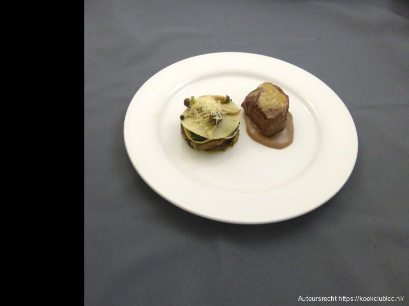 Kalfsoester, gruyère, bospaddenstoelen, spinazie en lasagne