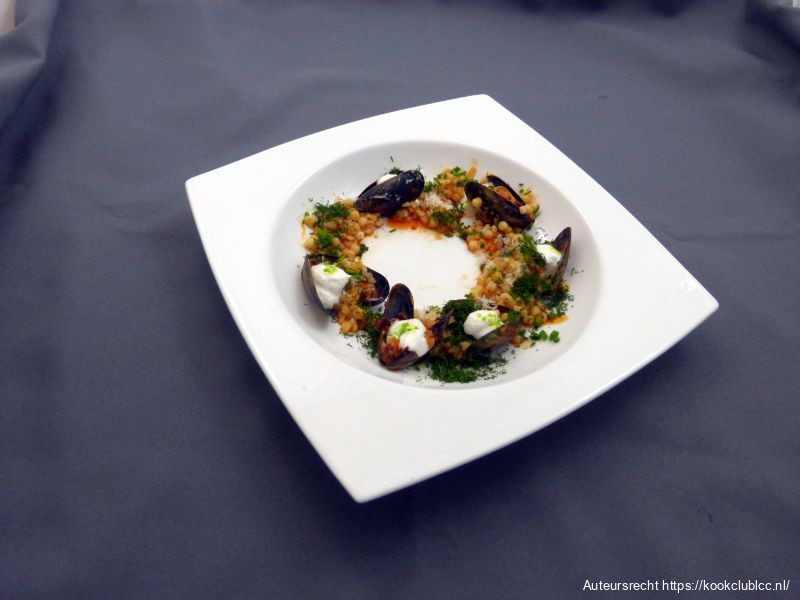 Mosselen, nduja, burrata, fregola