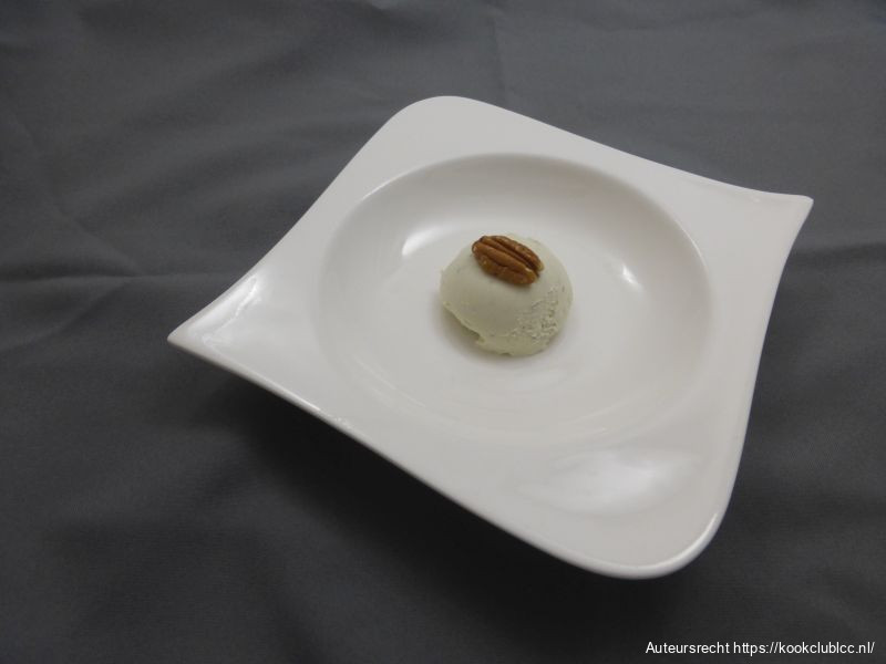 Roquefort praline met rode ui
