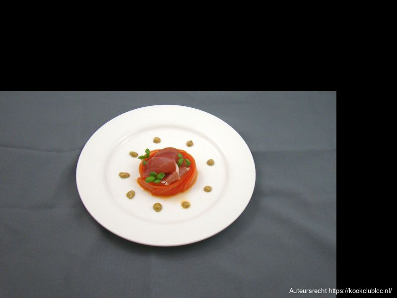 Ricotta, gepofte paprika, gemarineerde tomaat, Parmaham en za'atar emulsie
