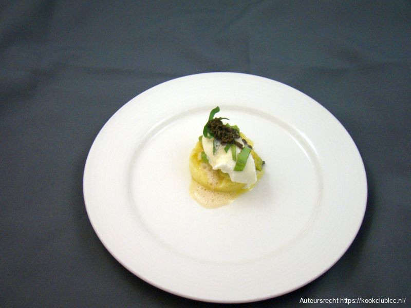 Burrata in Foglia / MosterdCaviar / Avocado