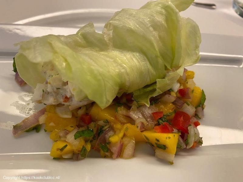 Krabrolletjes met mangosalsa