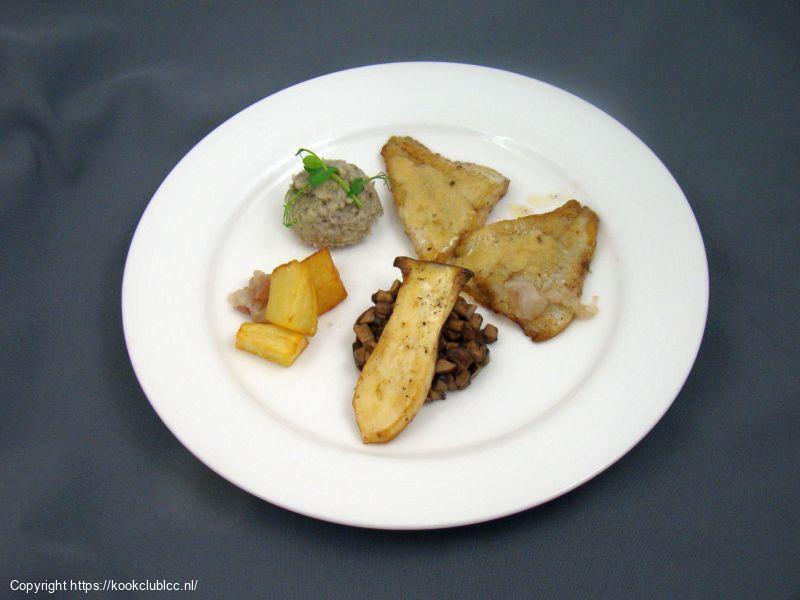 Tarbot met knolselderij, lardo en paddenstoelen