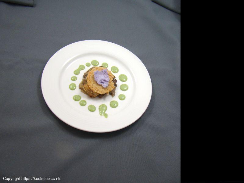 Paddenstoelen met galettes en basilicum-dragonmoussaise