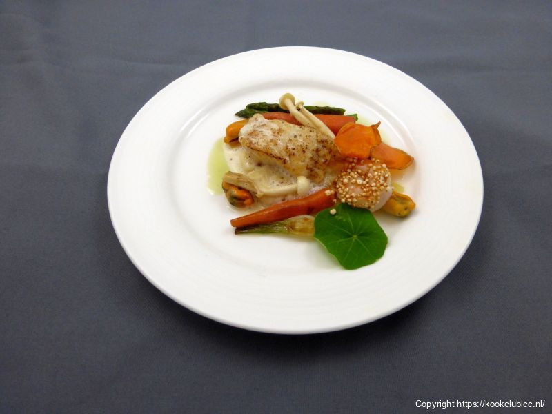 Zeewolf met groene asperge, peterseliewortel en saffraan