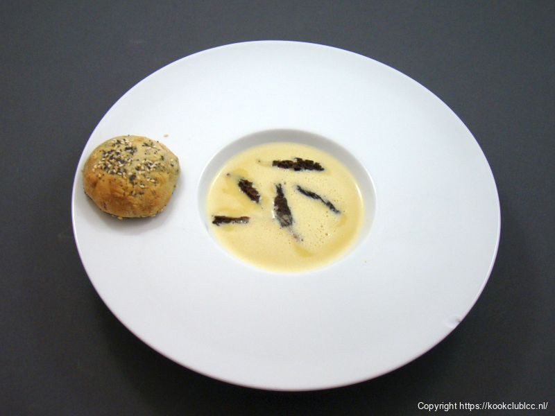 3. Maissoep met morille schuim, breekbrood