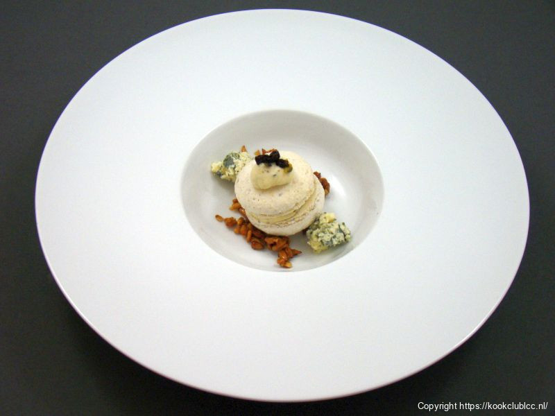 Macarons met passievrucht en blauwe kaas