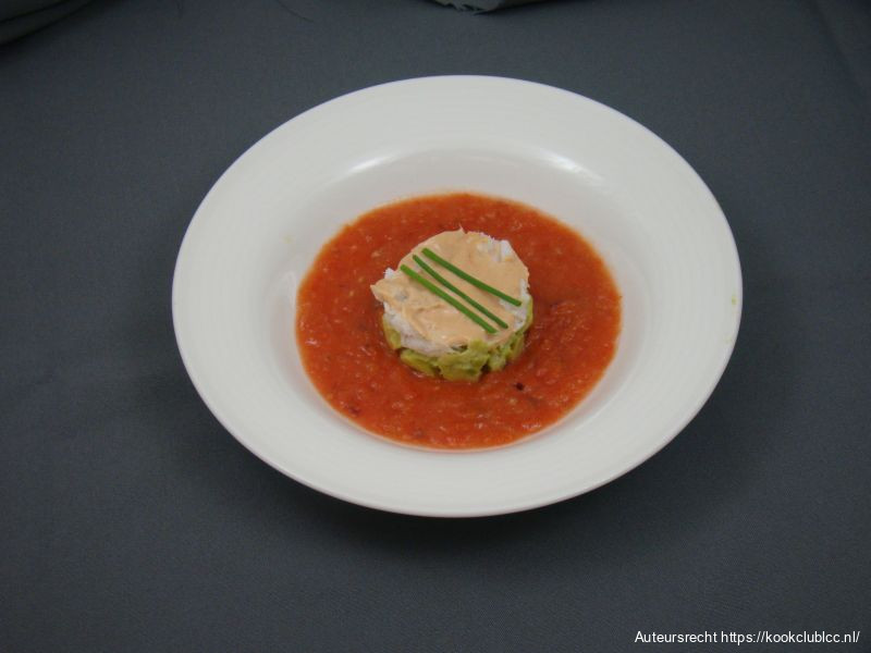 Gazpacho met kabeljauw, avocado en pittige mayonaise