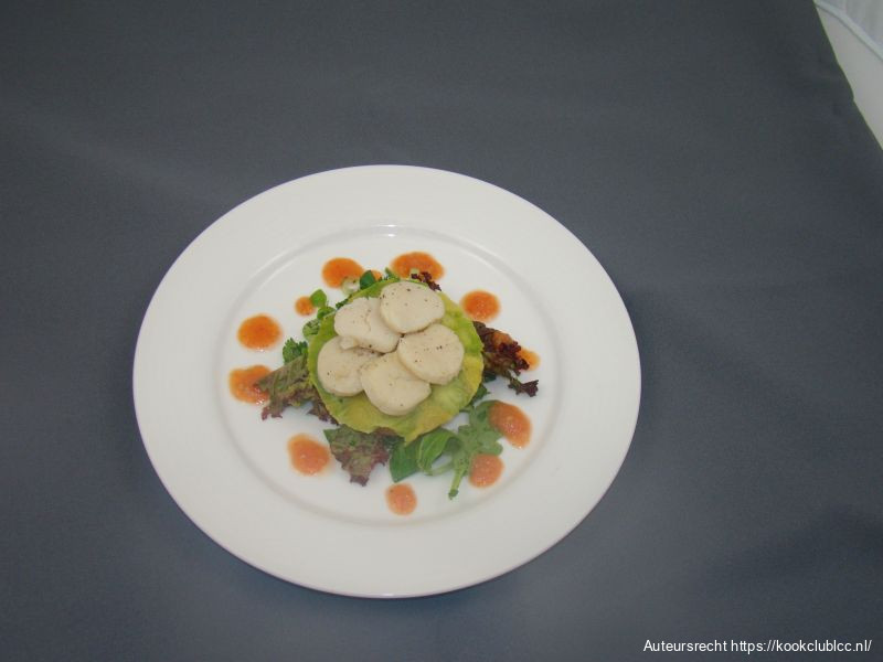 Avocadotaartje met coquilles en tomatendressing