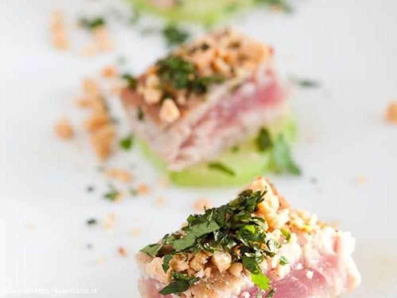 Tonijn op linten van komkommer