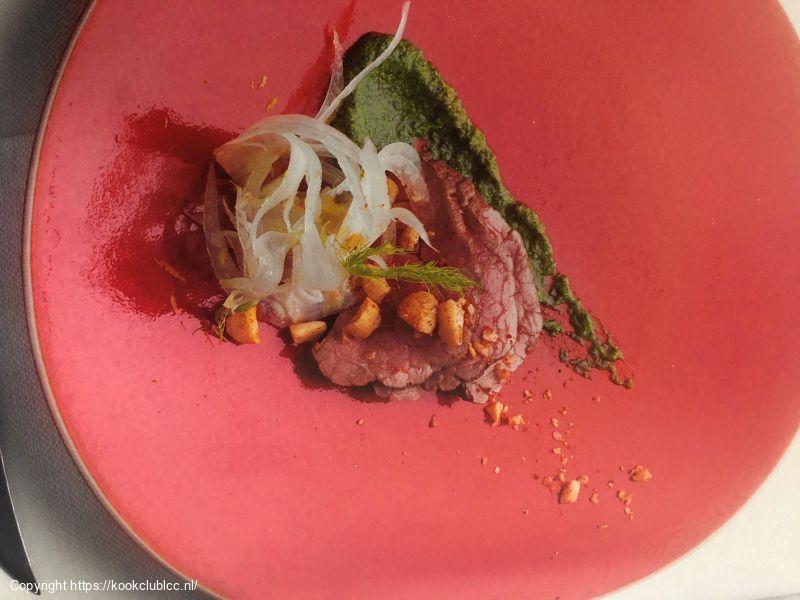 Picanha met venkel, chimicurri en geroosterde aardappelen.