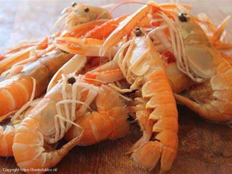 Koud gerookte langoustines met ratatouille en een sausje van geitenkaas (amuse 2)