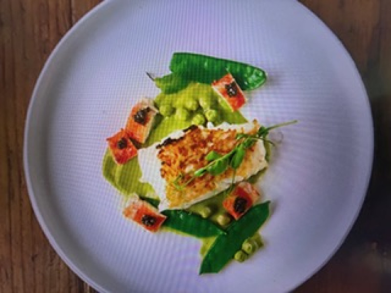 In room gekarameliseerde kabeljauw met munt-erwtenpuree & krabpoten