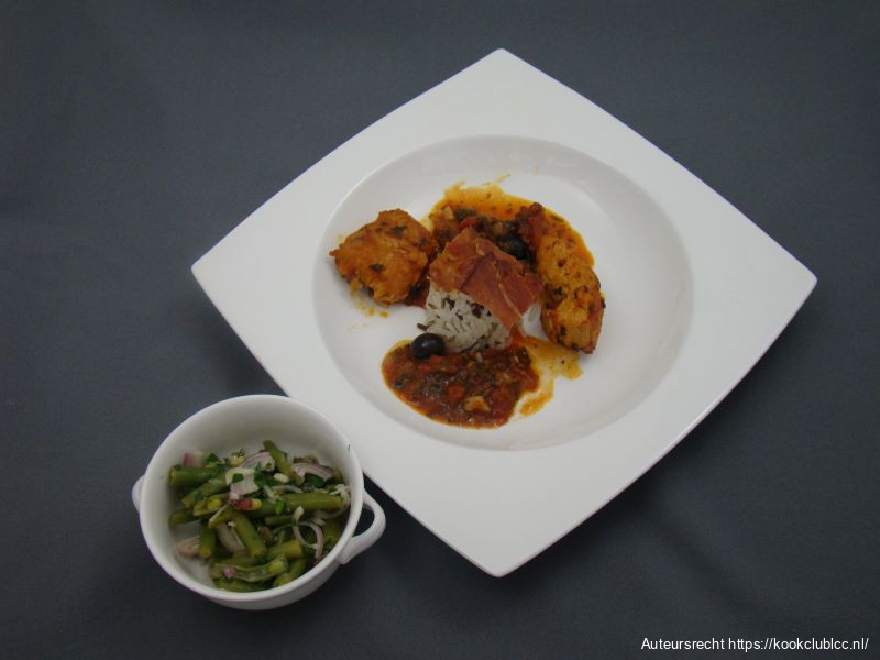 In mediterrane saus gestoofde kalkoenfilets met wilde rijst
