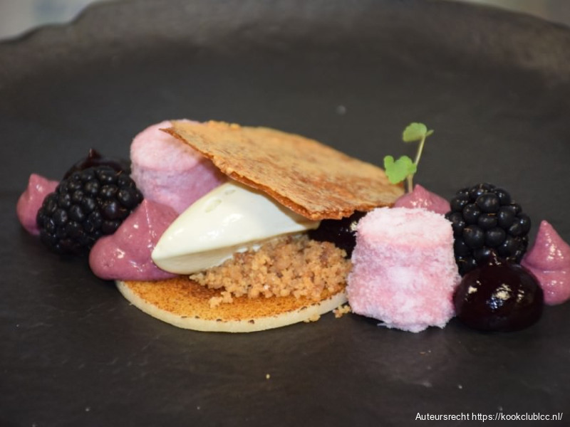 Bramen met pistache ijs marshmallow en brickdeeg koekjes